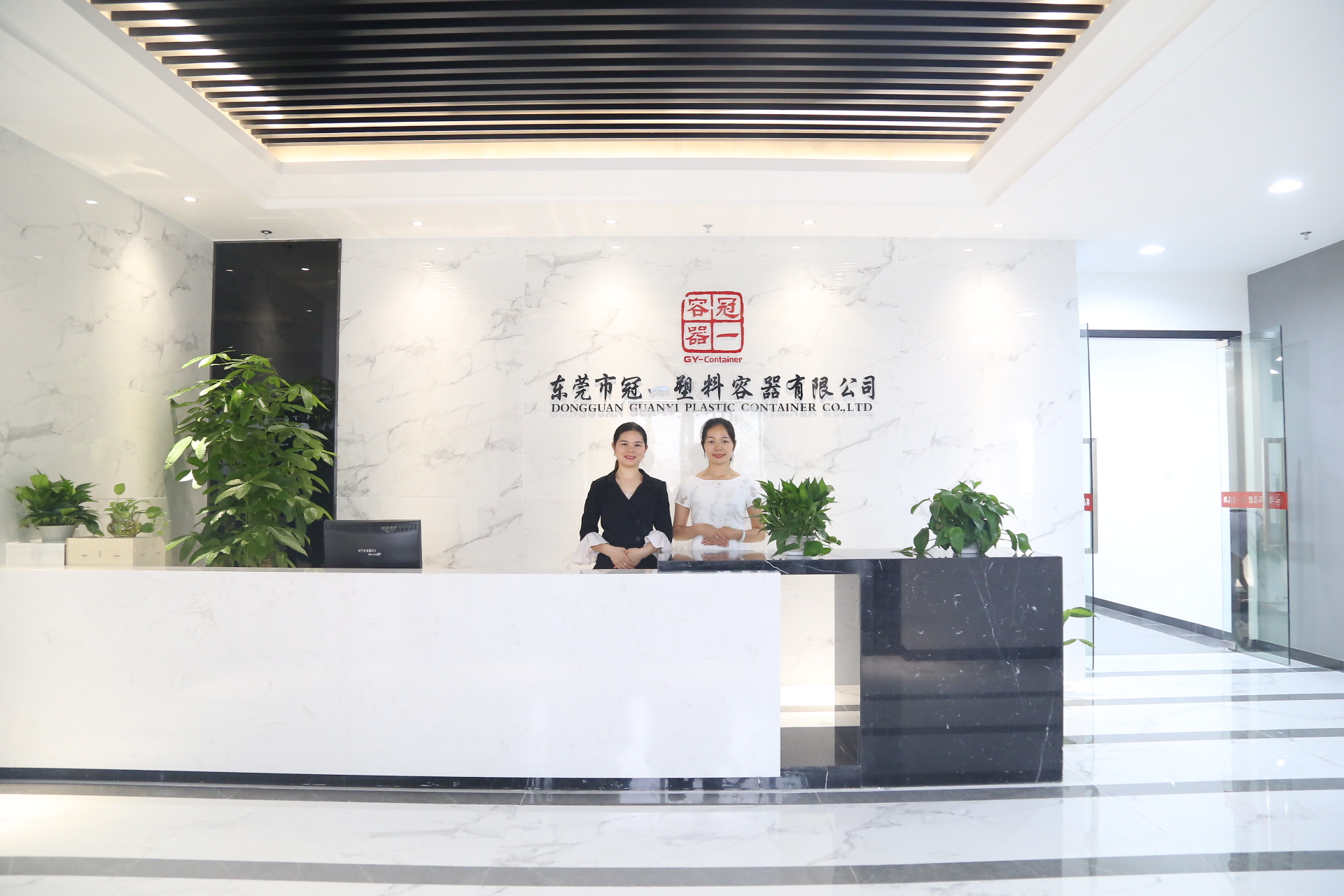 选塑料瓶就选东莞冠一2L食品级塑料瓶——HDPE材质